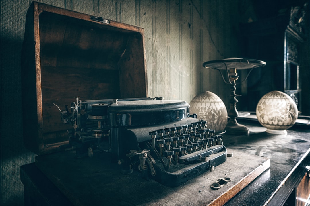 black and gray typewriter on table black and gray typewriter on table